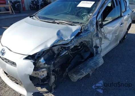 2014 Toyota Prius C Three from USA, damaged, VIN JTDKDTB34E1077977